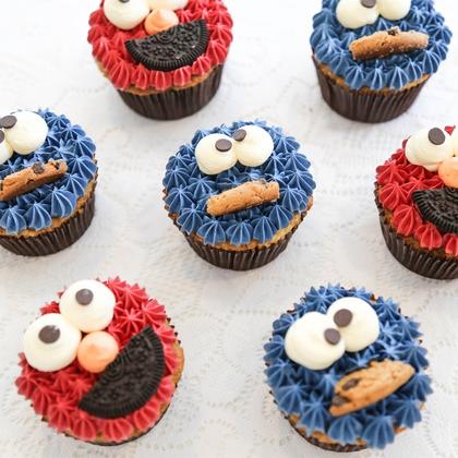 Elmo & Cookie Monster Cupcakes (Kid's Holiday Special)