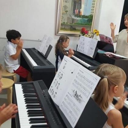 Group piano course