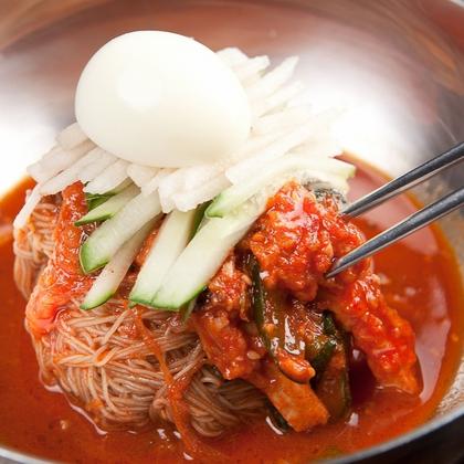 Korean Naengmyeon with Meat 육삼냉면 cooking class by CU