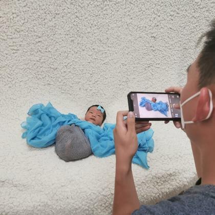 Learn how to take your own Newborn Baby with Mobile