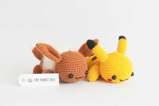 knit crochet pikachu eevee pokemon amigurumi 