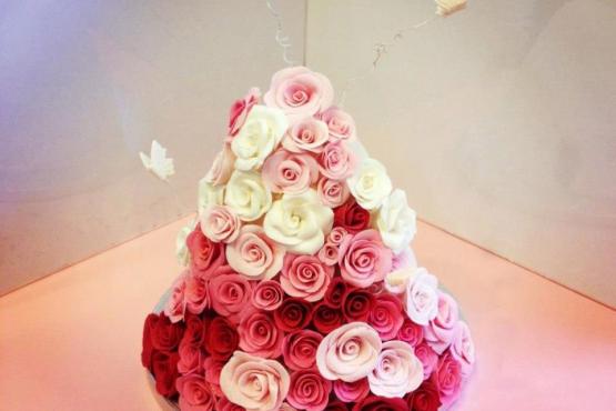 Wilton® Course 2: Flowers and Cake Design