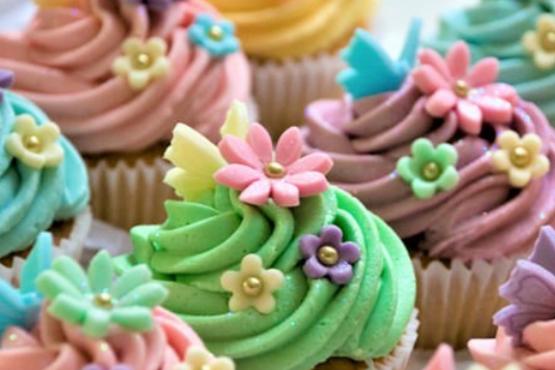 Cupcakes Baking and Decoration