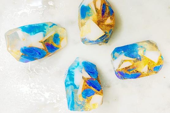 Learn to make soaps that look like food, flowers, gemstones, crystals and labradorites